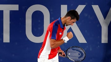 Novak Djokovic comemora ponto na vitória sobre o japonês Kei Nishikori. Foto: Rungroj Yongrit / EFE