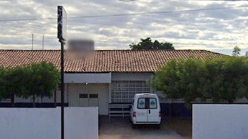 Mulher ficou internada por duas semanas no Hospital de Estadual Dirceu Arcoverde. Foto: Google Street View