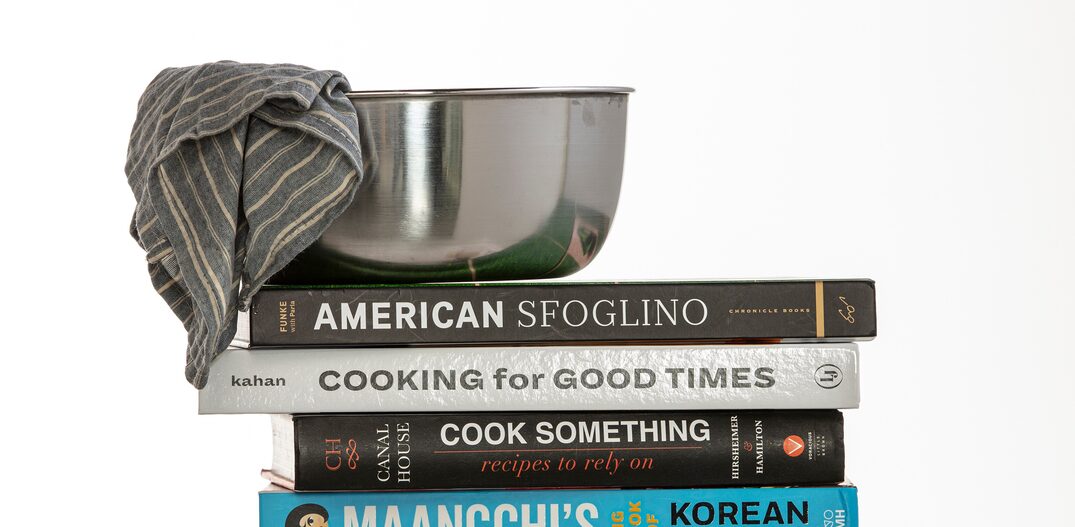A seleção do New York Times dos melhores livros de culinária da temporada. Foto: Tony Cenicola/The New York Times