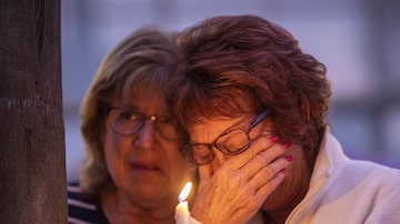 Vigília na igreja presbiteriana Rancho Bernardo, na cidade de Poway, em solidariedade às vítimas do tiroteio na sinagoga. Foto: David McNew/ AFP