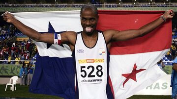 Irving Saladino of Panama celebrates after winning gold in the men's long jump at the Pan American Games in Rio de Janeiro July 24, 2007. REUTERS/Carlos Barria (BRAZIL). Foto: Carlos barria/Reuters