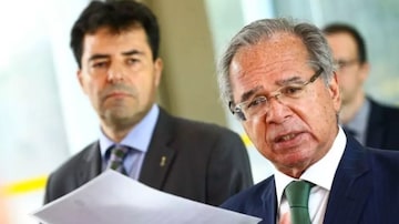 Ex-ministros Paulo Guedes, da Economia, e Adolfo Sachsida, de MInas e Energia. Foto: Marcelo Camargo / Agência Brasil