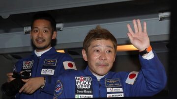O empresário japonês Yusaku Maezawa e seu assistente de produção Yozo Hirano, liderado pelo cosmonauta da Roscosmos Alexander Misurkin, participarão de um missão à Estação Espacial Internacional (ISS). Foto: EFE/ EPA/ Roscosmos