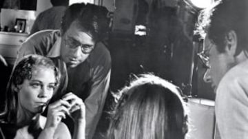 
 Com seus óculos de armação bojuda, Peter Bogdanovich deu ao set de "A Última Sessão de Cinema" um tom de inventário do passado de Hollywood. Foto: Estadão