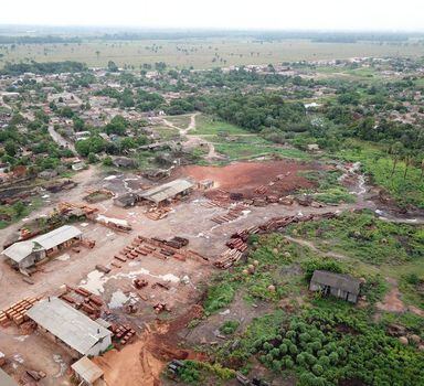Extração de madeira em Jaci-Paraná, distrito de Rondônia.Em abril deste ano, governo do Estado publicou uma lei complementar (80/2020) que reduziu a reserva extrativista localizada na região