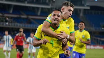 Brazil's Vitor Roque celebrates scoring from the penalty spot his side's third goal against Argentina during a South America U-20 Championship soccer match in Cali, Colombia, Monday, Jan. 23, 2023. (AP Photo/Fernando Vergara)