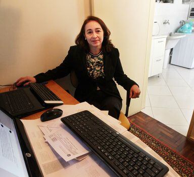 Mudança: Maria Aparecida fazexpediente de seis horas em escritório montado em casa