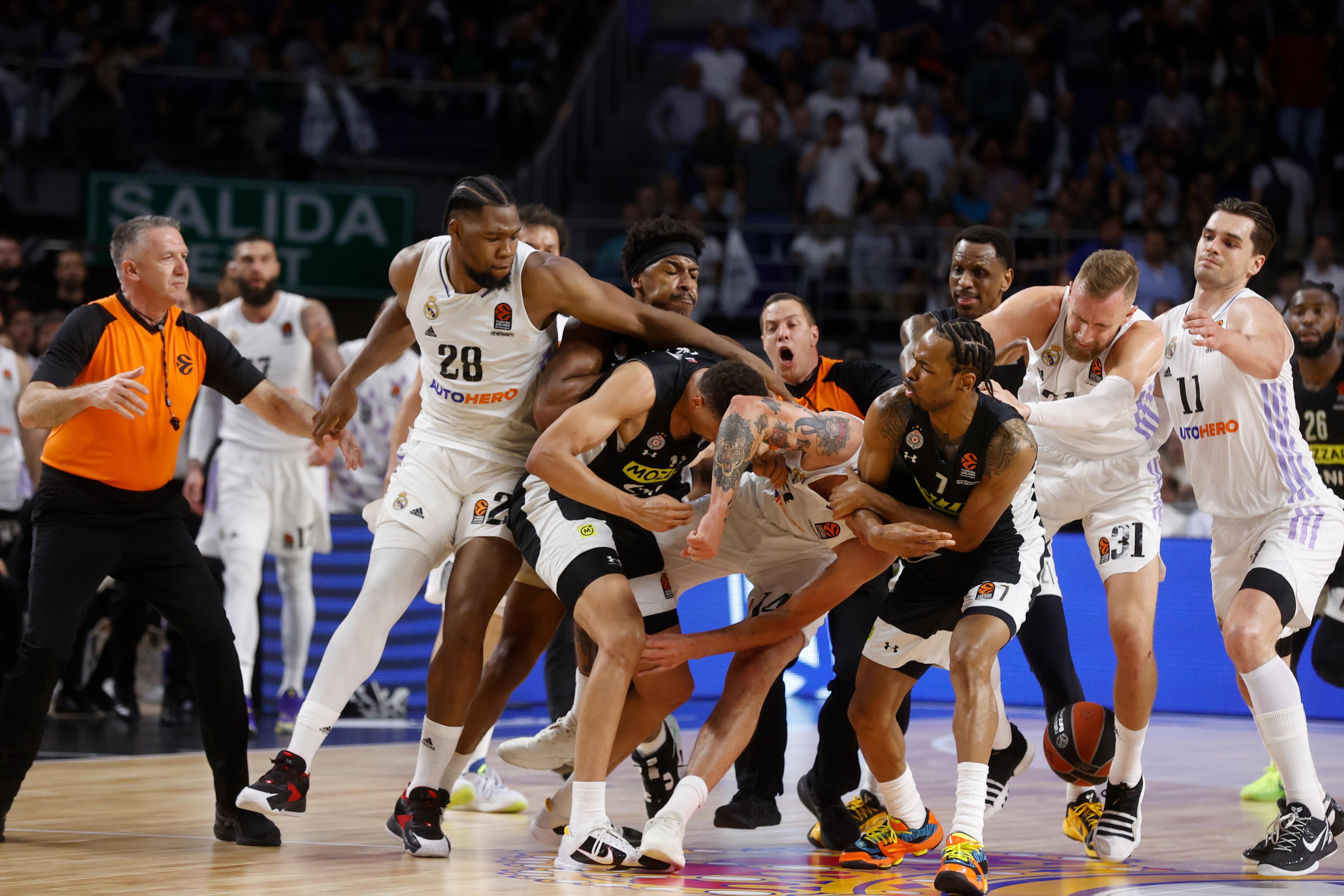 Já há castigos após batalha campal no Real Madrid-Partizan. Yabusele  suspenso por cinco jogos - Basquetebol - SAPO Desporto