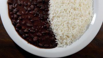 Prato de arroz com feijão. Foto: JONNE RORIZ