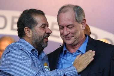 Carlos Lupi, presidente licenciado do PDT e ministro da Previdência Social de Lula, e Ciro Gomes, que foi candidato do partido nas últimas eleições presidenciais. 
