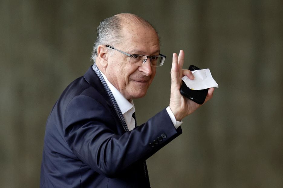 Alckmin sempre anota propostas em um caderno universitário. Foto: Ueslei Marcelino/Reuters