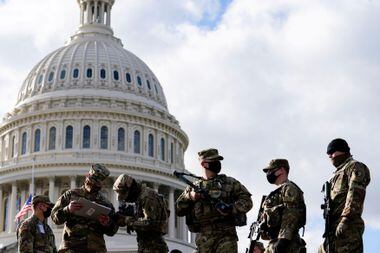 Exército dos Estados Unidos fica alerta no Capitólio, após a invasão em janeiro de 2021