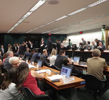 Comissão Especial da Câmara se reúne para votar relatório da reforma da Previdência.