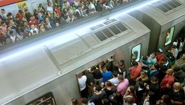 Metrô de São Paulo lotado após fracasso de "big techs" que revolucionariam a mobilidade urbana -