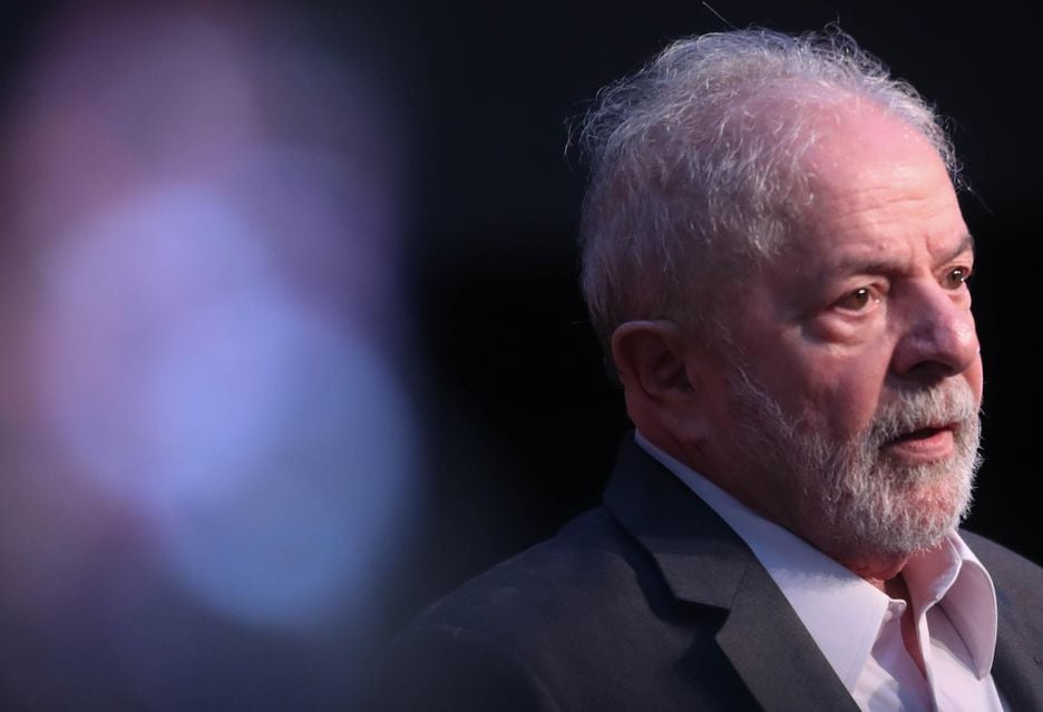 O tsunami avança e Lula fala bobagens, bate no teto e enfrenta problemas na campanha. 