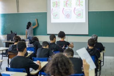 Etec Zona Leste oferece cursos técnicos em São Paulo; adesão à modalidade é baixa no País