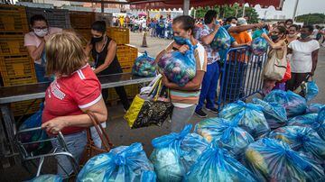 Ação social distribui alimentos no Ceagesp, em São Paulo. Consumo de frutas e legumes caiu, aponta pesquisa. Foto: TABA BENEDICTO/ ESTADAO 14/01/2021