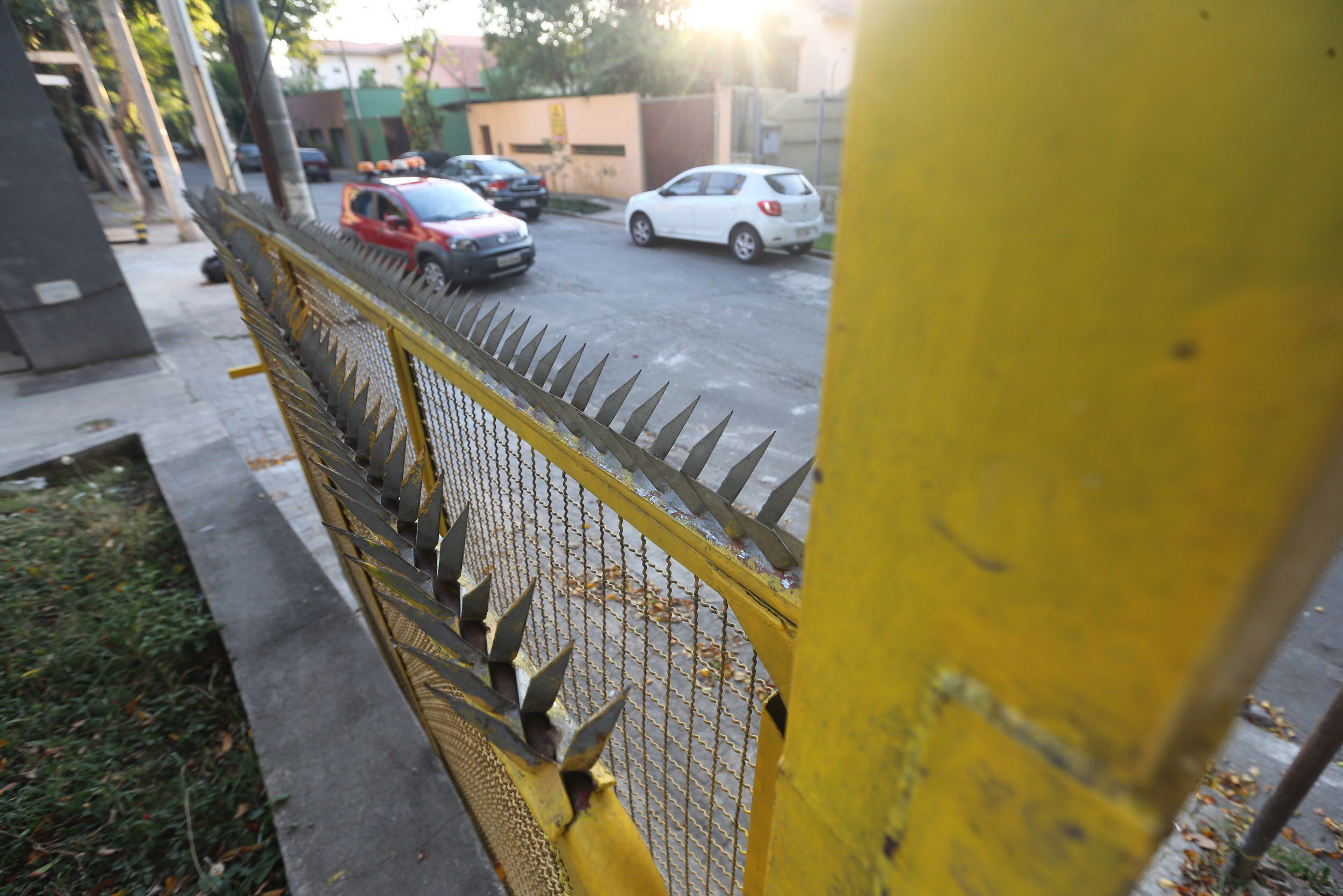 Moradores de bairro nobre de SP fecham ruas com portões para impedir  prostituição e crimes, São Paulo