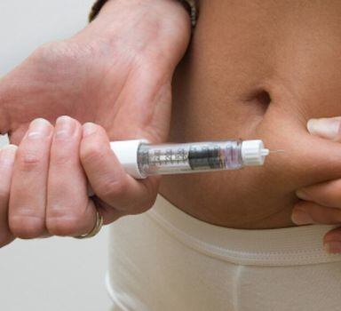 A diabete tipo 1 é sempre tratada com insulina, medicamentos, planejamento alimentar e atividades físicas.