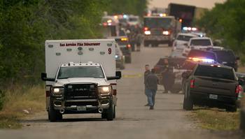 Mais de 40 imigrantes são encontrados mortos em um caminhão abandonado nos EUA