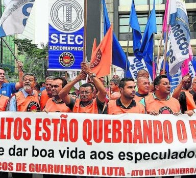 Sindicalistas fizeram ontem manifestação na Avenida Paulista, em São Paulo, contra o aumento dos juros