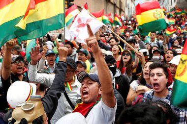 Manifestantes protestam contra o presidente Evo Morales nas ruas de La Paz, em 9 de novembro de 2019.