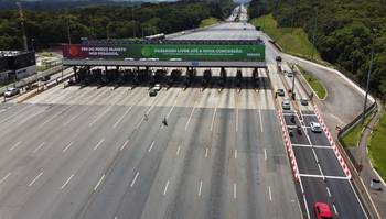 Ninguém paga pedágio no Paraná: abertura das cancelas em rodovias é tema evitado na campanha